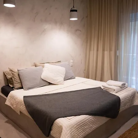 Cozy Central Apartment